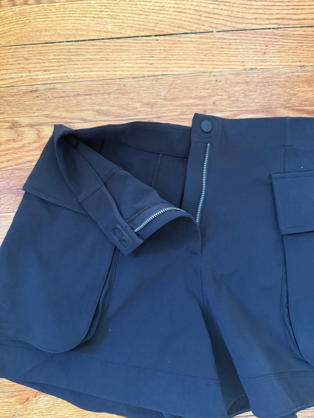 Lululemon Black Women's Cargo Pocket Shorts - Picture 2 of 5